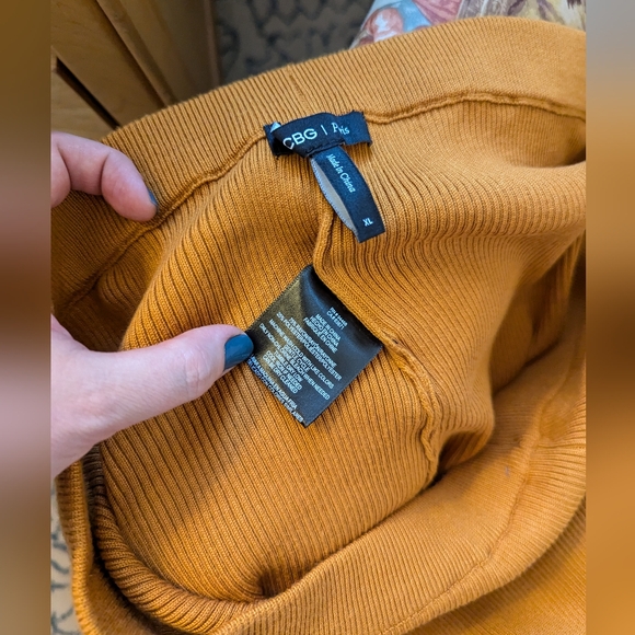 BCBG stretchy orange set - Picture 7 of 8